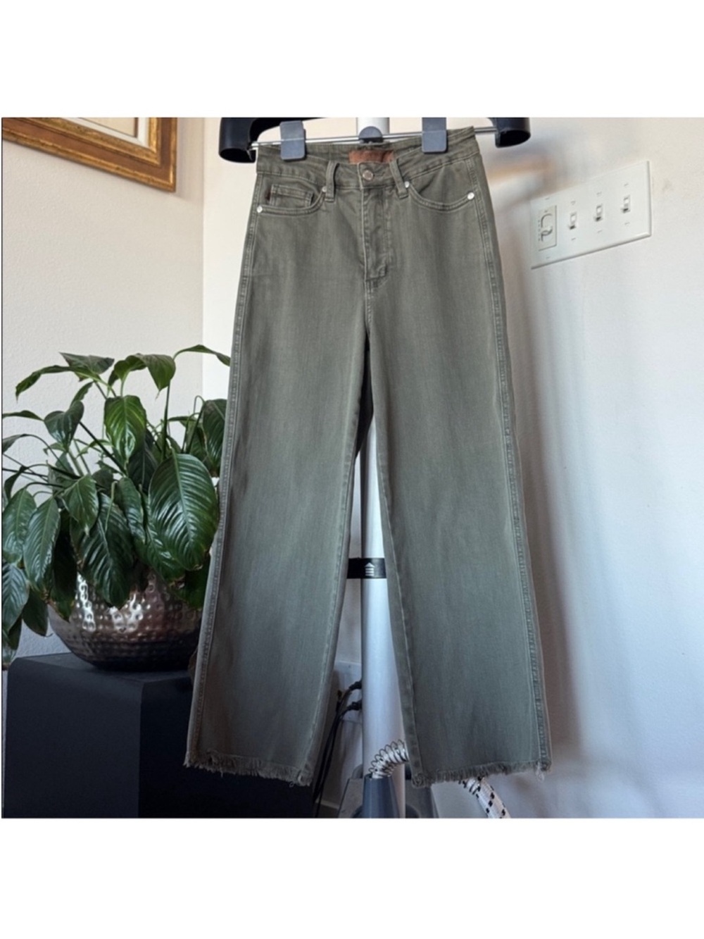 Judy Blue Wide Leg High Waist Tummy Control Jeans Sz 26/2 Fray hem Crop Denim